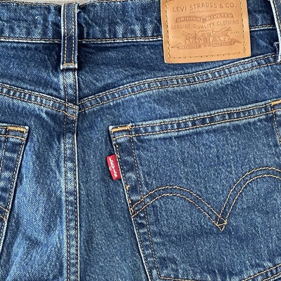 Levi’s Women’s Wedgie Straight Button Fly Jeans Size 25 Blue Denim Raw Hem - Picture 4 of 9